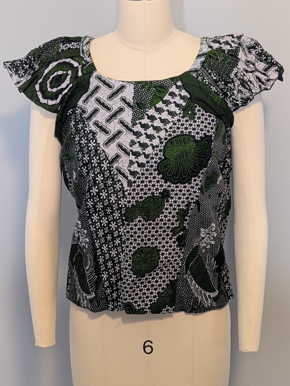 Green‎ and Black Printed Peacock Puff-Sleeve Blouse Size 6 See Measurments